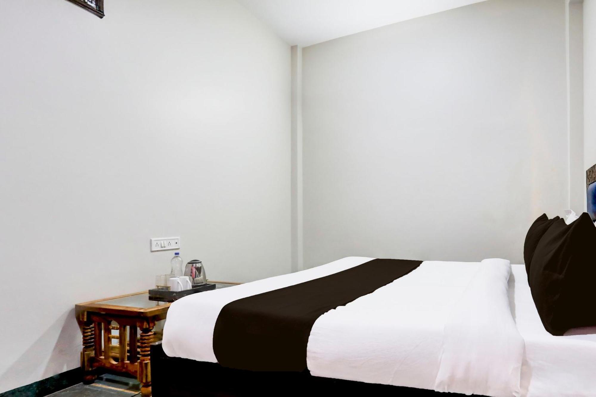 Hotel O The Baba Gest House 印多尔 外观 照片